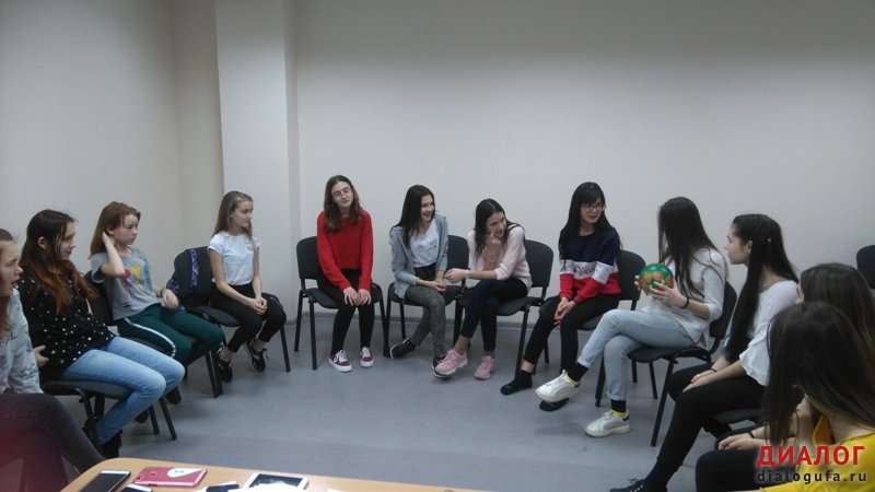 В молодежном центре Вираж прошел практикум «Виртуальные друзья» по профилактике суицида.