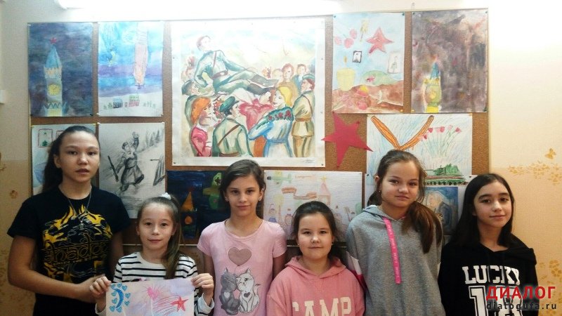 Выставка рисунков, посвящённая 23 февраля.