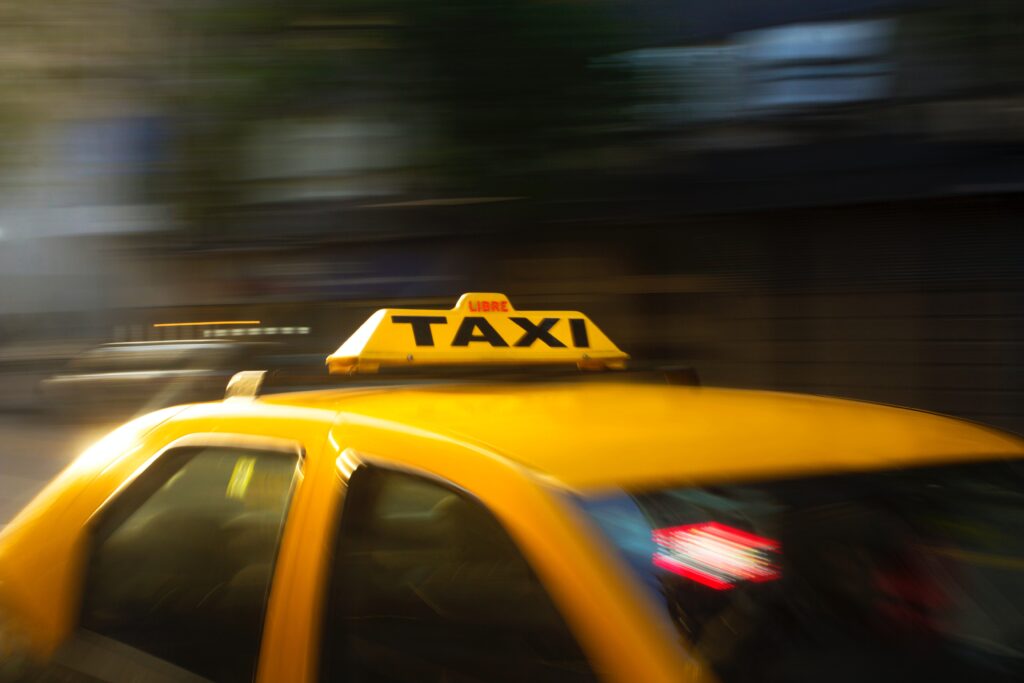 Номера телефонов такси и класс машины