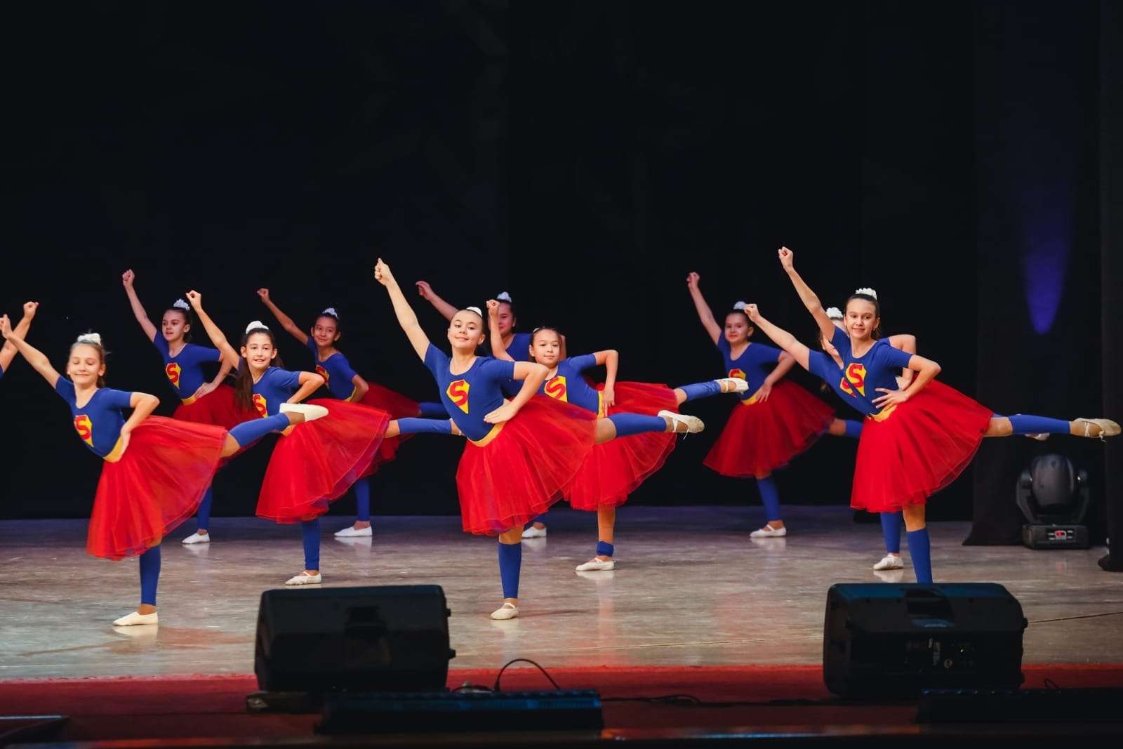 Средний состав танцевальной студии "PROдвижение" 17 декабря принял участие во всероссийском конкурсе- фестивале "Карусель", который состоялся в ДК Химик