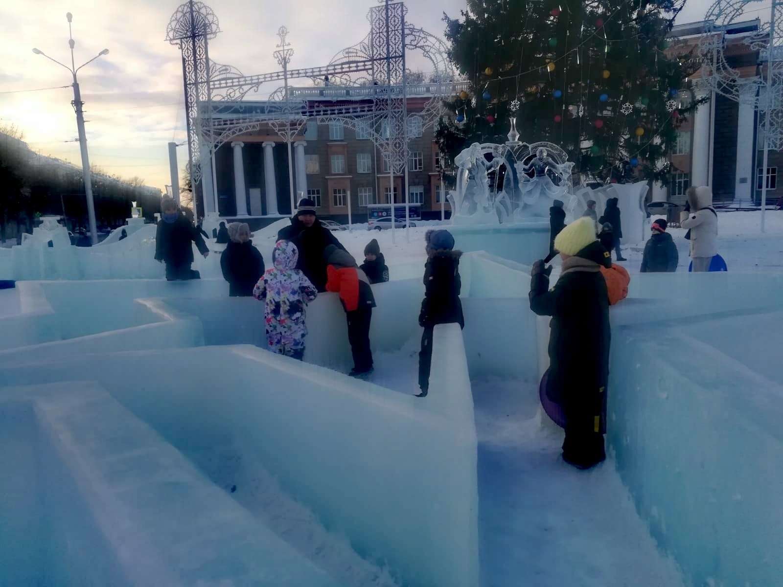 Посещение ледового городка на площади им