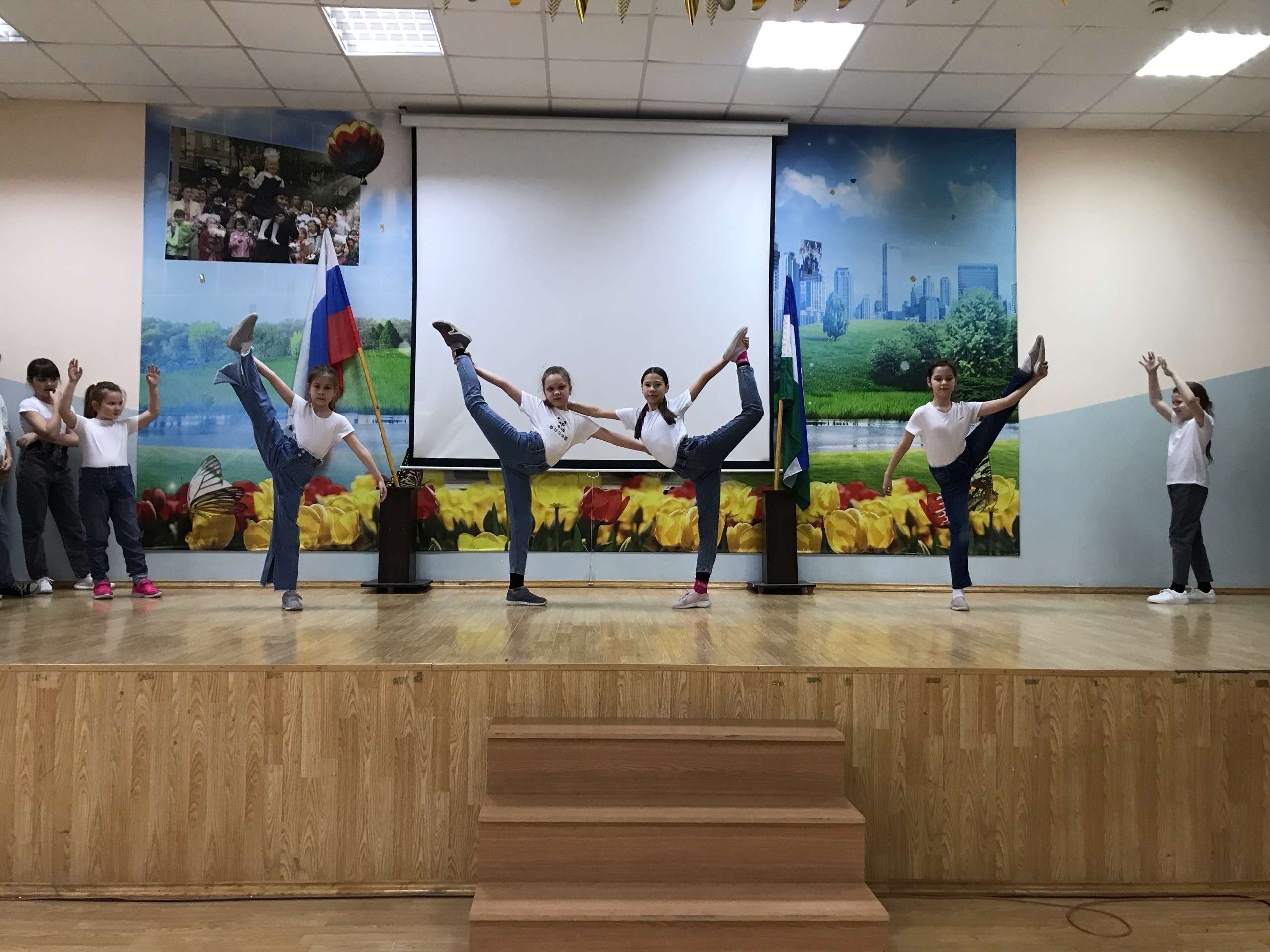 Сегодня в «Центре образования 69» как и во многих школах города Уфы , прошло очень серьезное мероприятие,  Открытие Первичного отделения Всероссийского движения детей и молодёжи «Движение Первых»