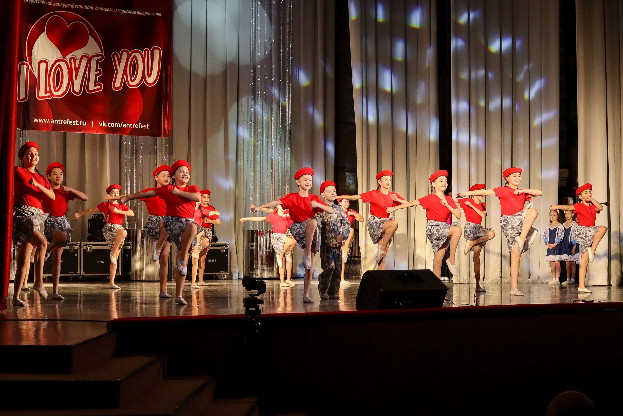18 марта средняя группа танцевальной студии " PROдвижение" приняла участие во всероссийском танцевальном конкурсе "I LOVE YOU" и стала лауреатом 2 степени