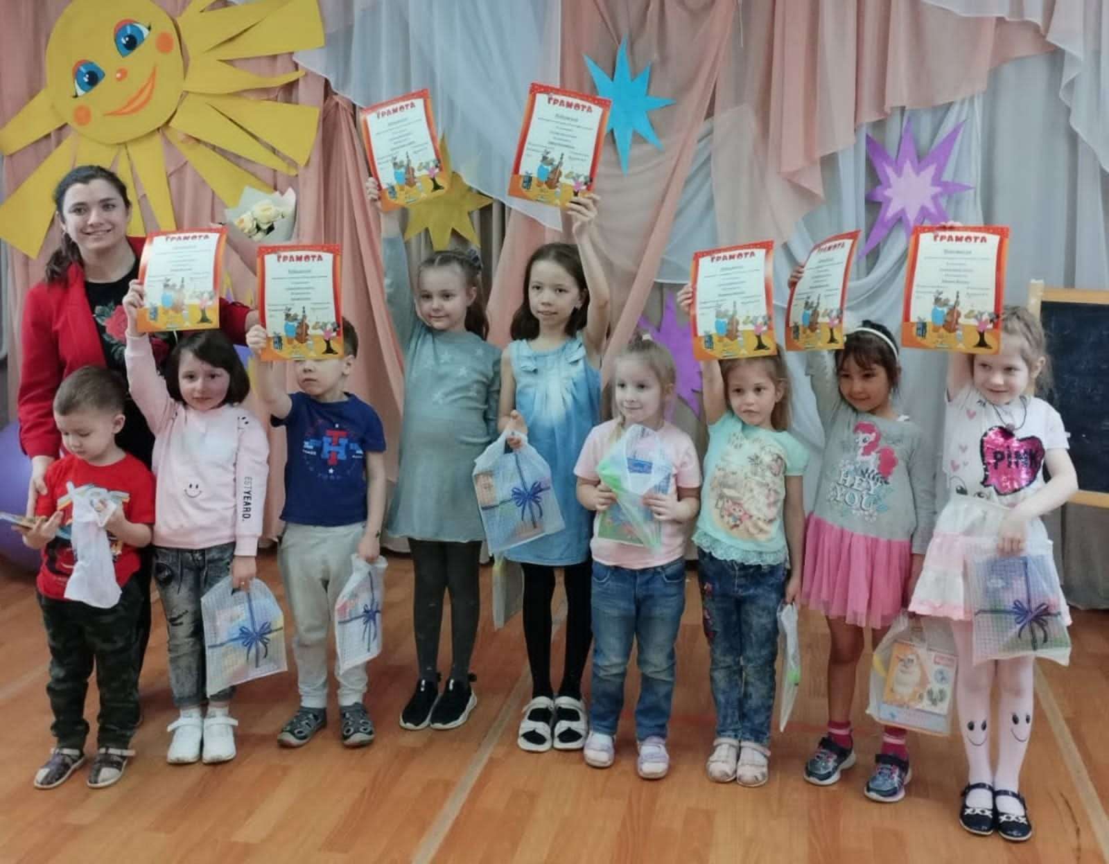 19 апреля наградили наш младший ансамбль "Звёздочки" за их дебют на конкурсе "Созвездие голосов"