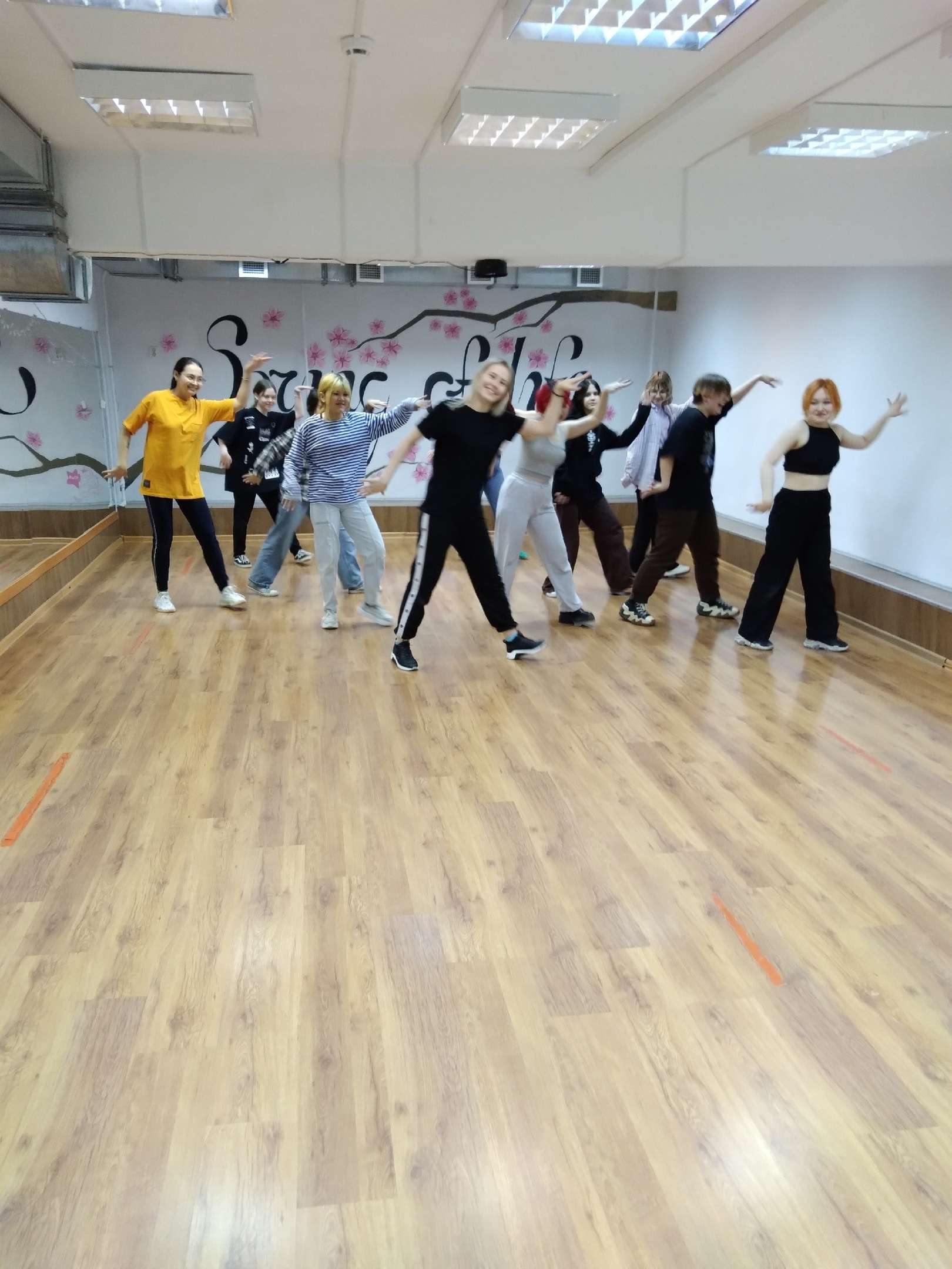 Танцевальный флешмоб ко Дню  цветения сакуры в Корее «Ритмы страны утренней росы»