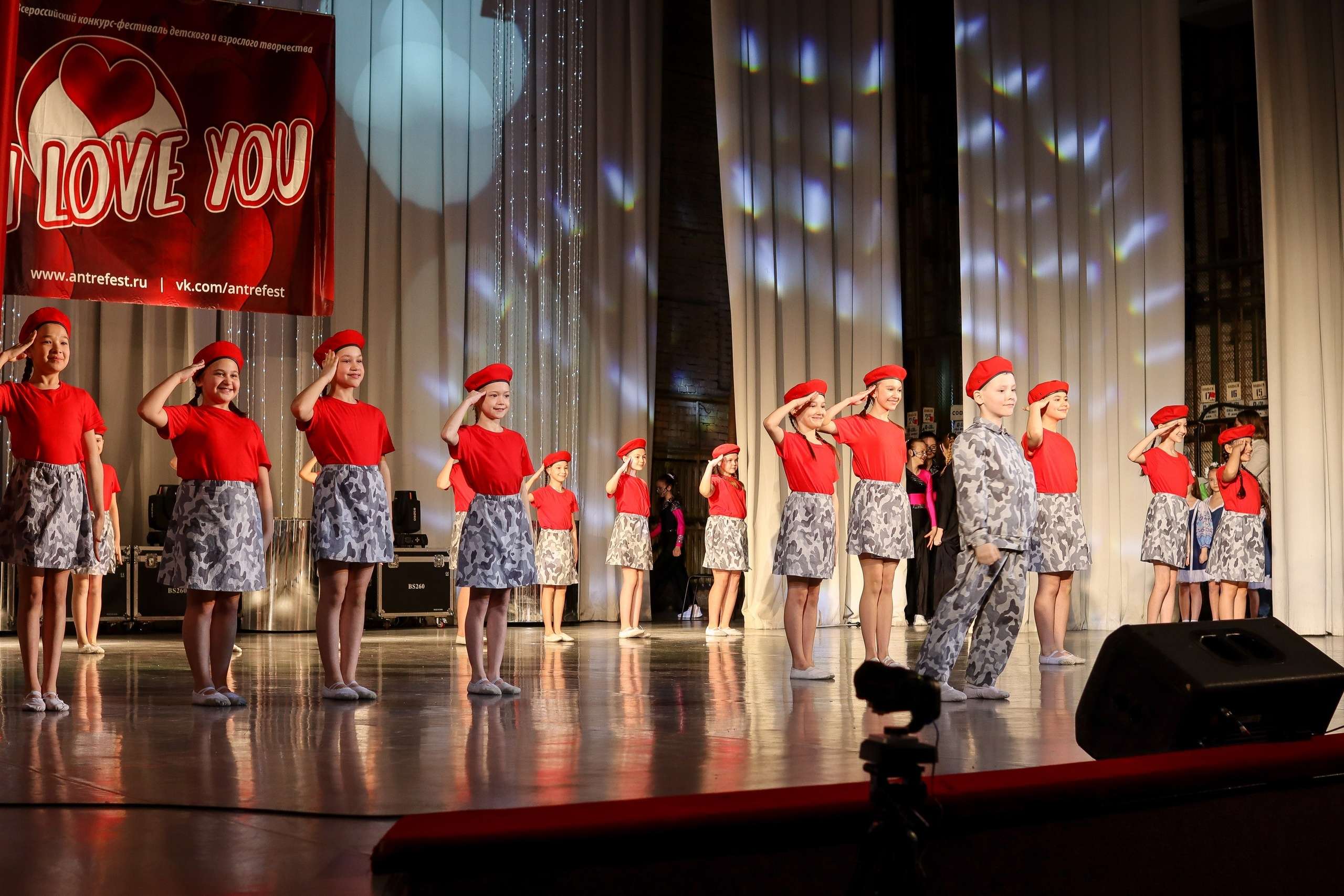 18 марта средняя группа танцевальной студии " PROдвижение" приняла участие во всероссийском танцевальном конкурсе "I LOVE YOU" и стала лауреатом 2 степени