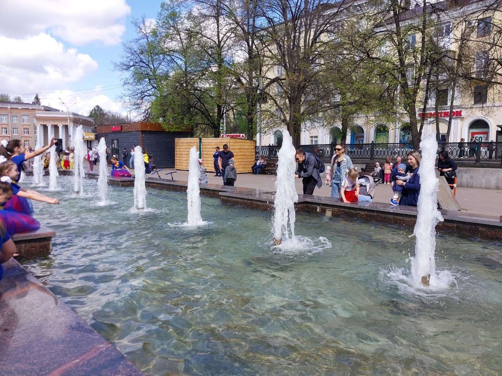 В Уфе начались торжественные церемонии открытия фонтанов под общим названием «Мелодия весны»