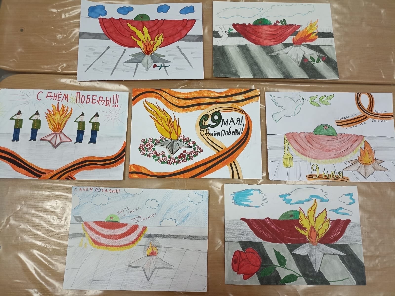 Воспитанники студии изобразительного искусства "Палитра" приняли участие в акции "Вечный огонь в нашем сердце"