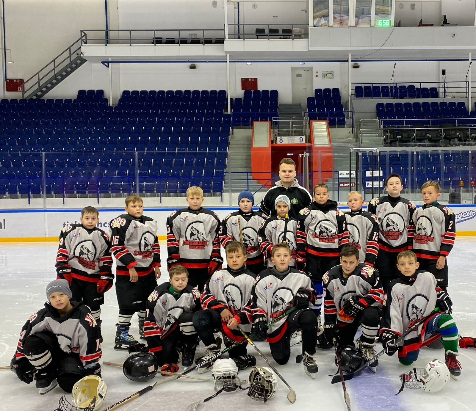 Проводится набор в хоккейную команду Орджоникидзевского района (совместный проект подросткового клуба «Вираж» и 71-ой школы