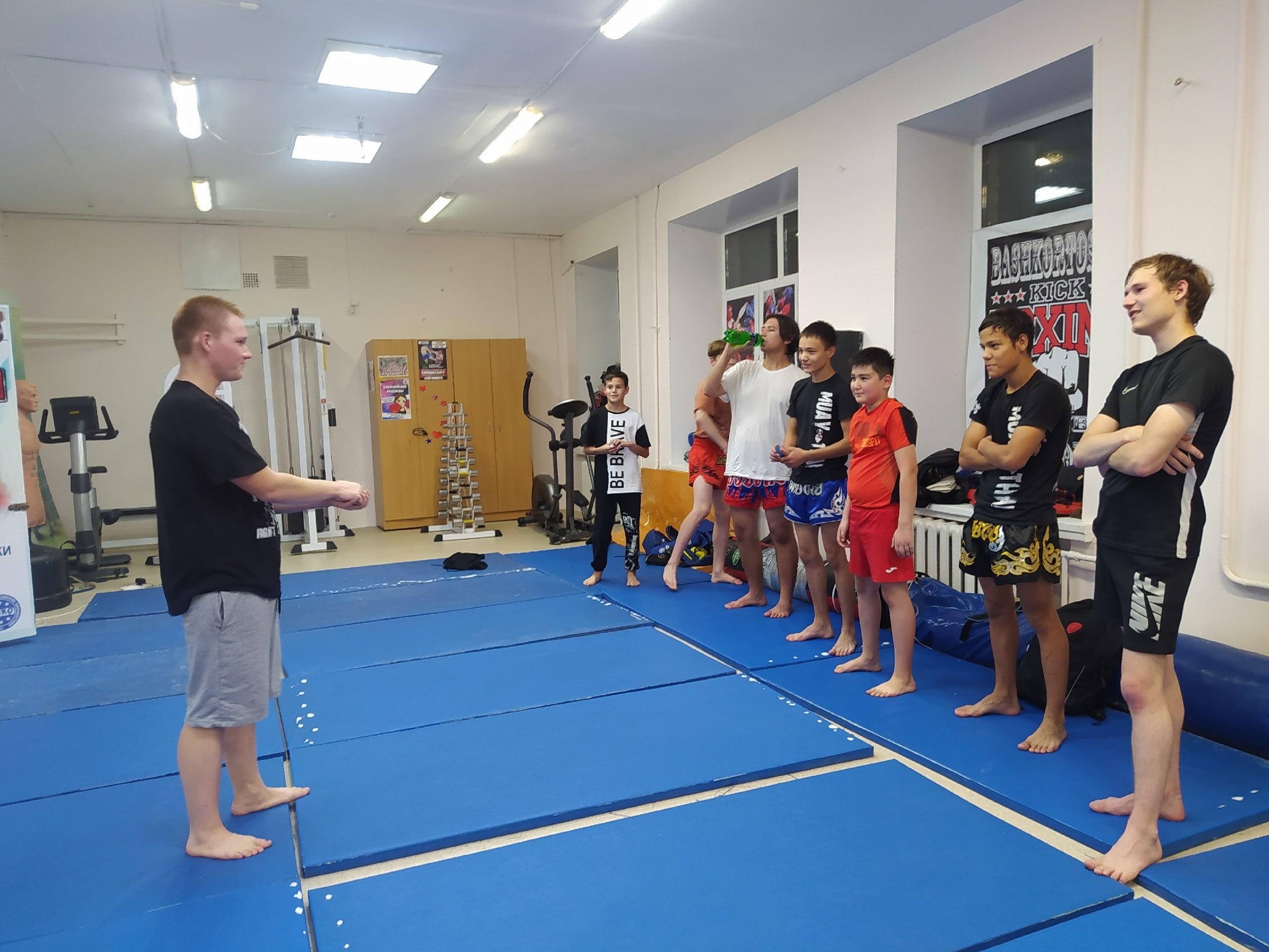 Сегодня спортсмены секции тайский бокс приняли активное участие в творческой игре "Активити" по мотивам игры "Крокодил"