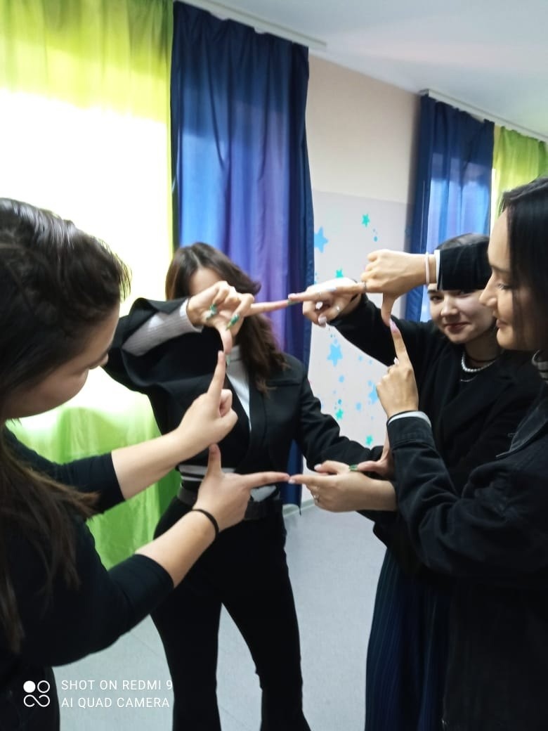 6 сентября в Молодёжном центре "Вираж" прошло занятие "Эстафета дружбы" по пропаганде толерантности в молодёжной среде