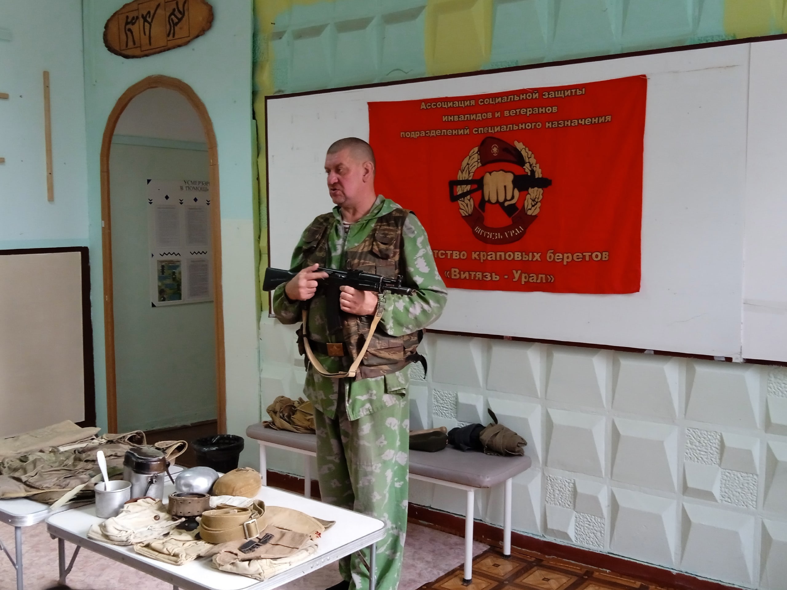 В подростковом клубе Рекорд  состоялась  выставка  вооружения Советской армии
