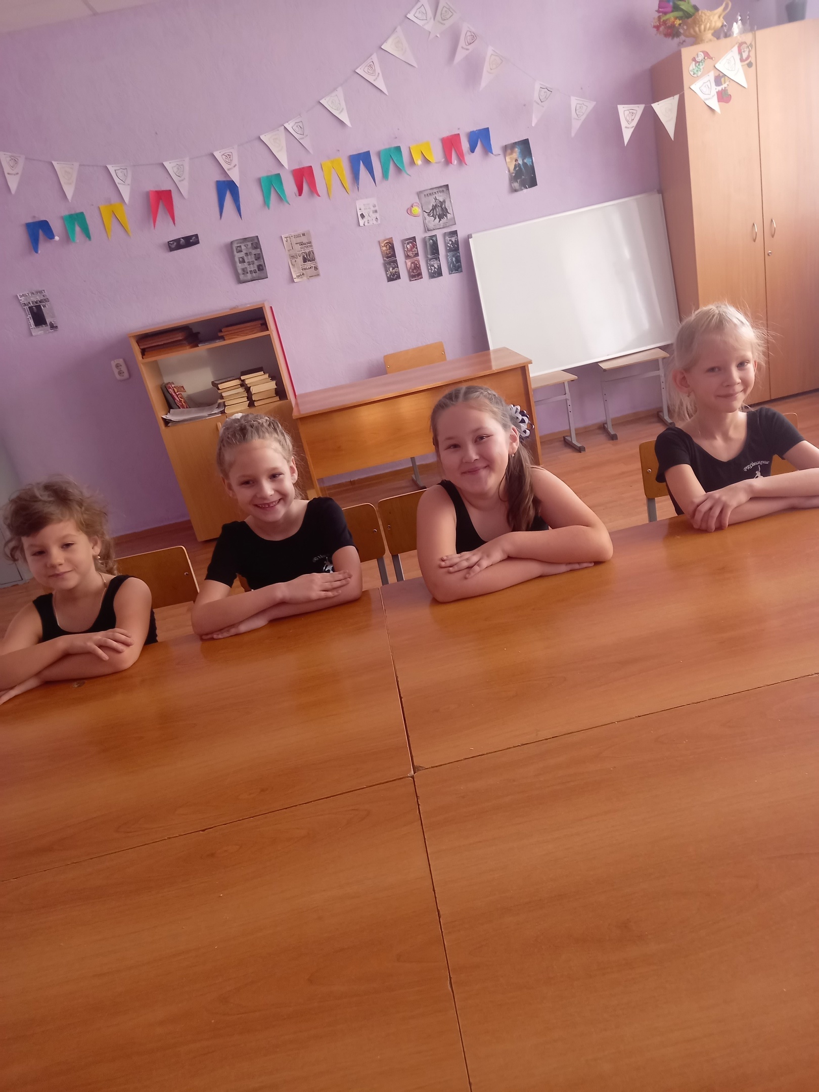 В младшей группе танцевальной студии " PROдвижение" прошёл круглый стол "Учимся жить в доброте, мире и согласии"
