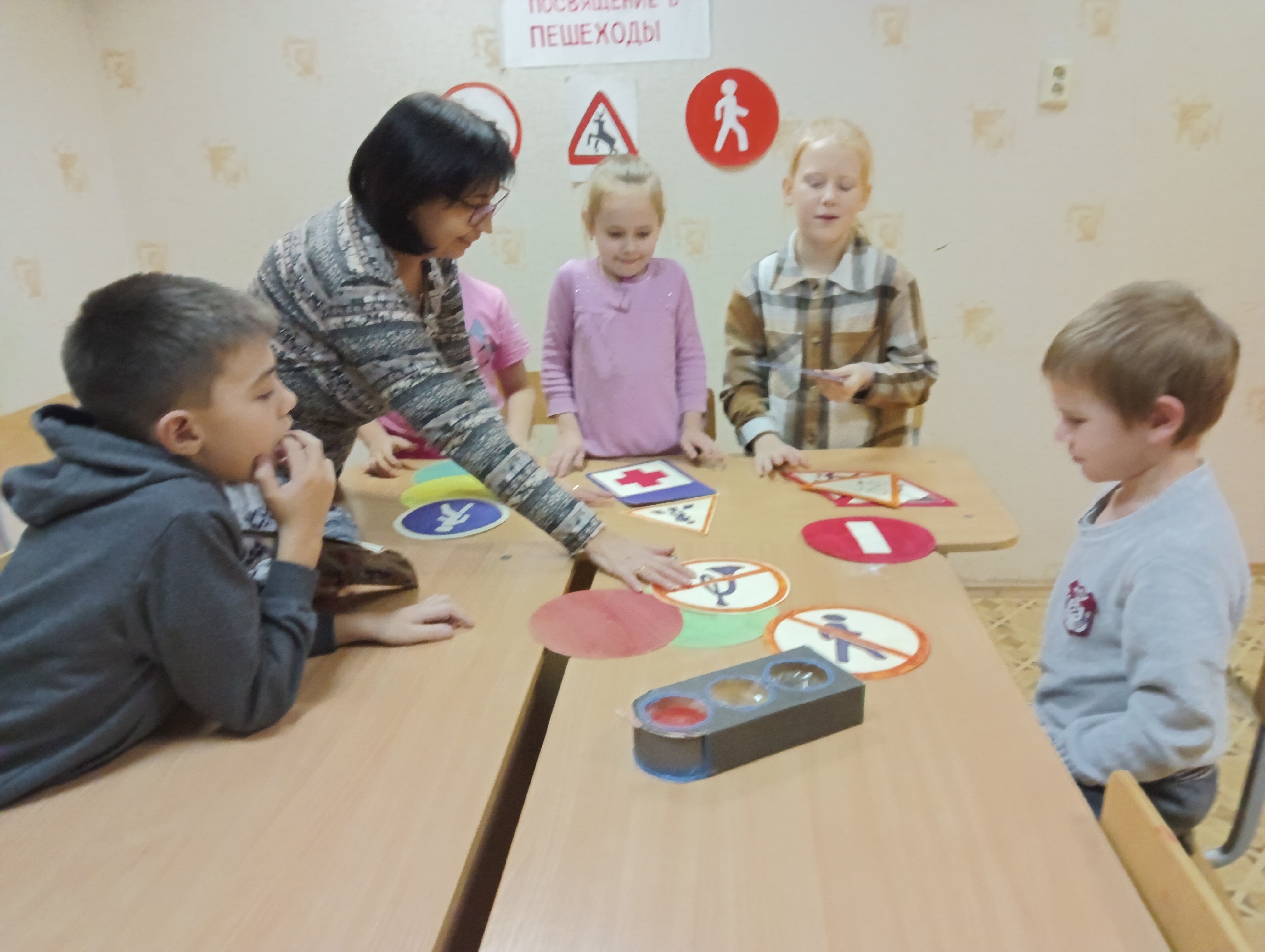 16 ноября педагог ДО Лиля Ахатовна Хайруллина провела познавательную квиз-игру "Осторожно