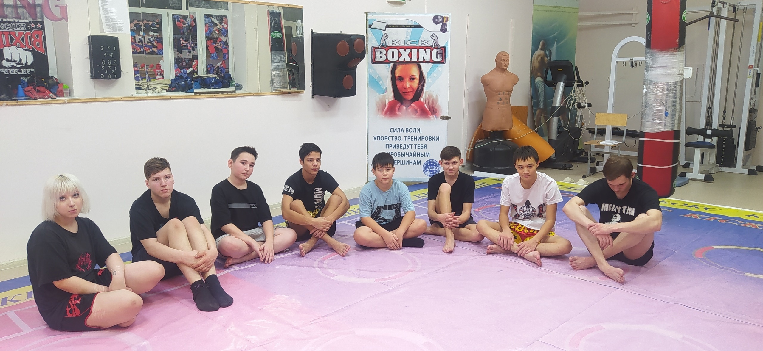28 ноября в подростковом клубе "Рекорд" прошел познавательный час "Толерантность сегодня - мир навсегда для воспитанников секции тайский бокс