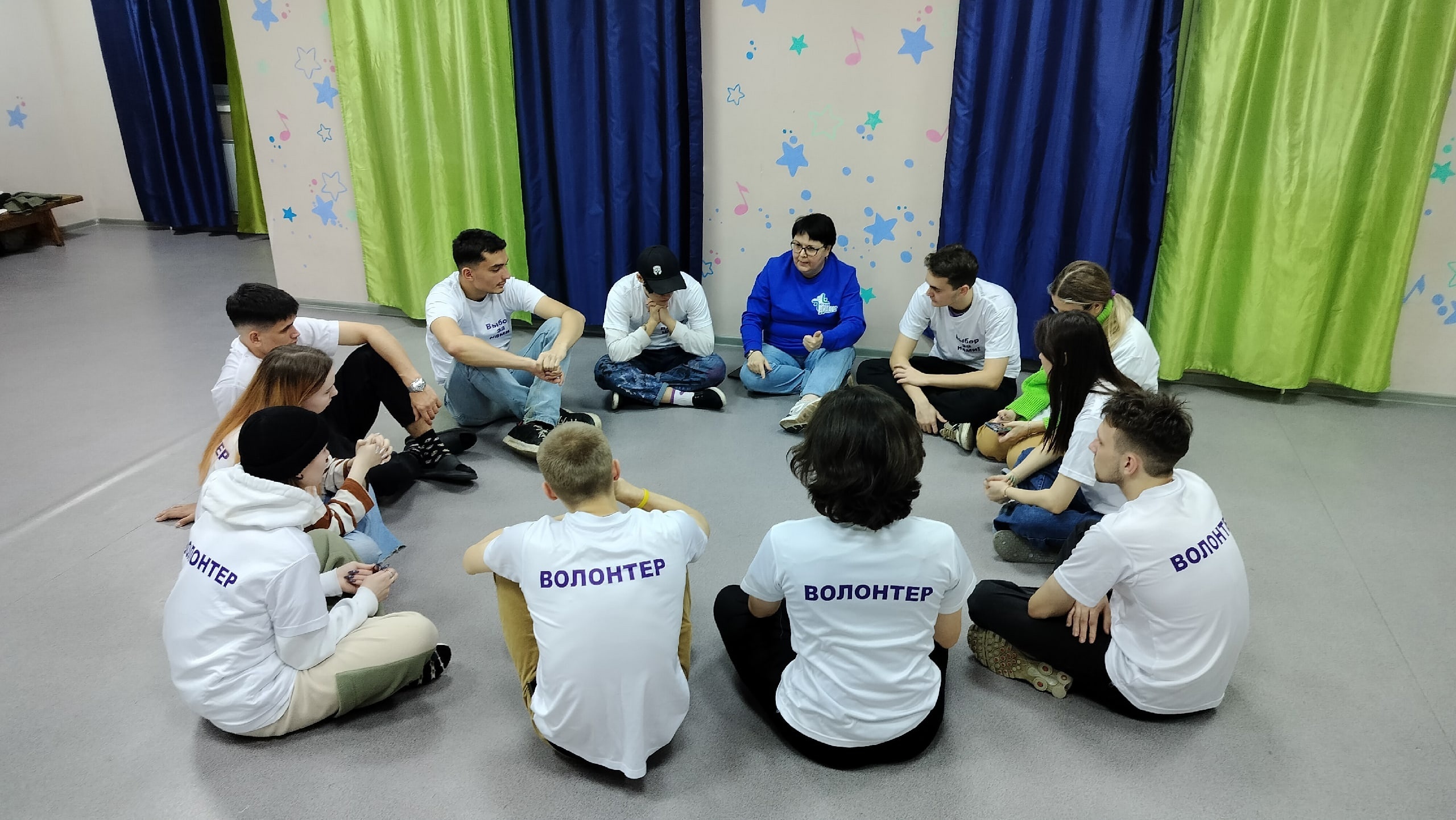 5 декабря в Молодёжном центре "Вираж" прошла акция "День волонтёра", приуроченная к подготовке празднования в Республике Башкортостан Дня добровольца