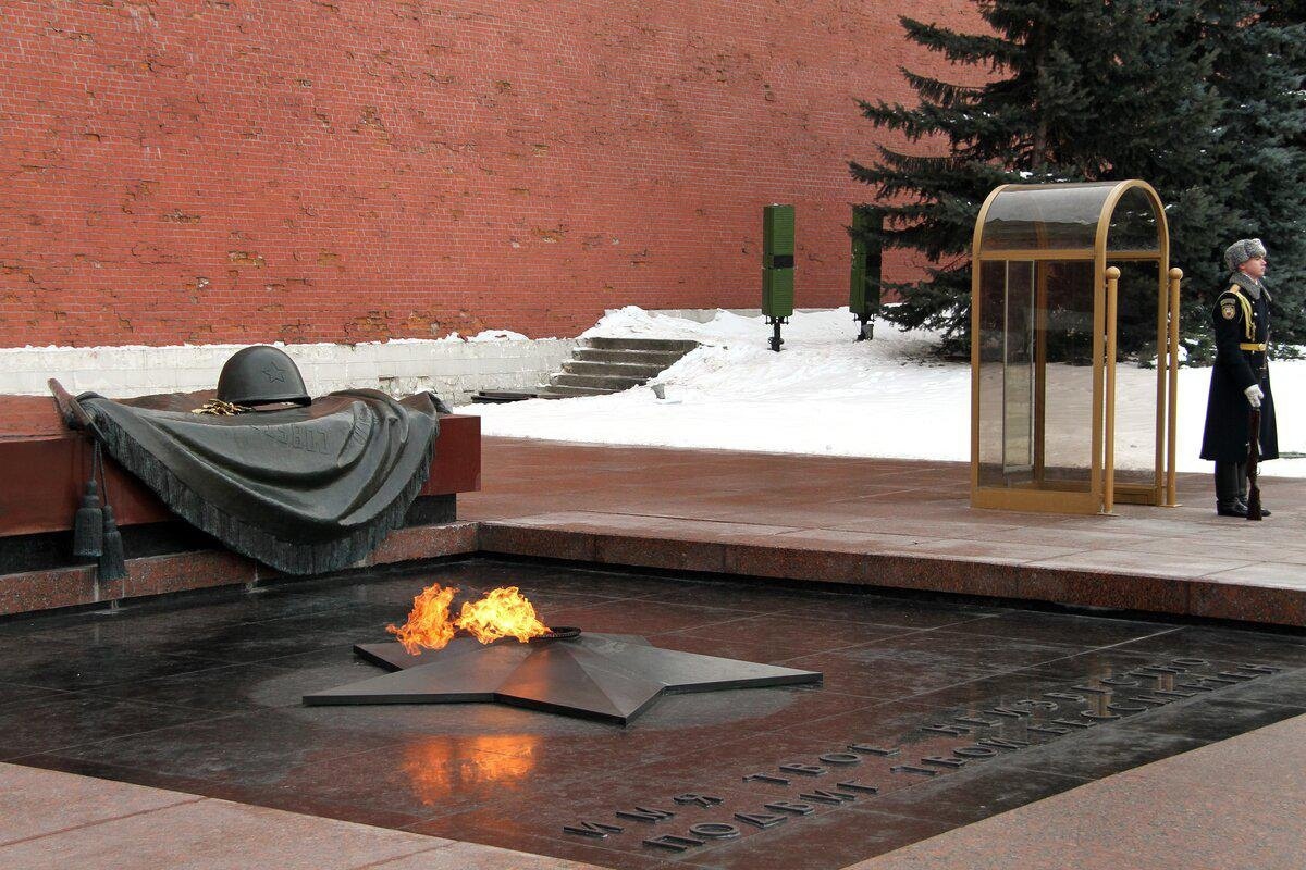 День Неизвестного солдата — памятная дата в России, с 2014 года отмечаемая ежегодно 3 декабря в память о российских и советских воинах, погибших в боевых действиях на территории страны или за её пределами