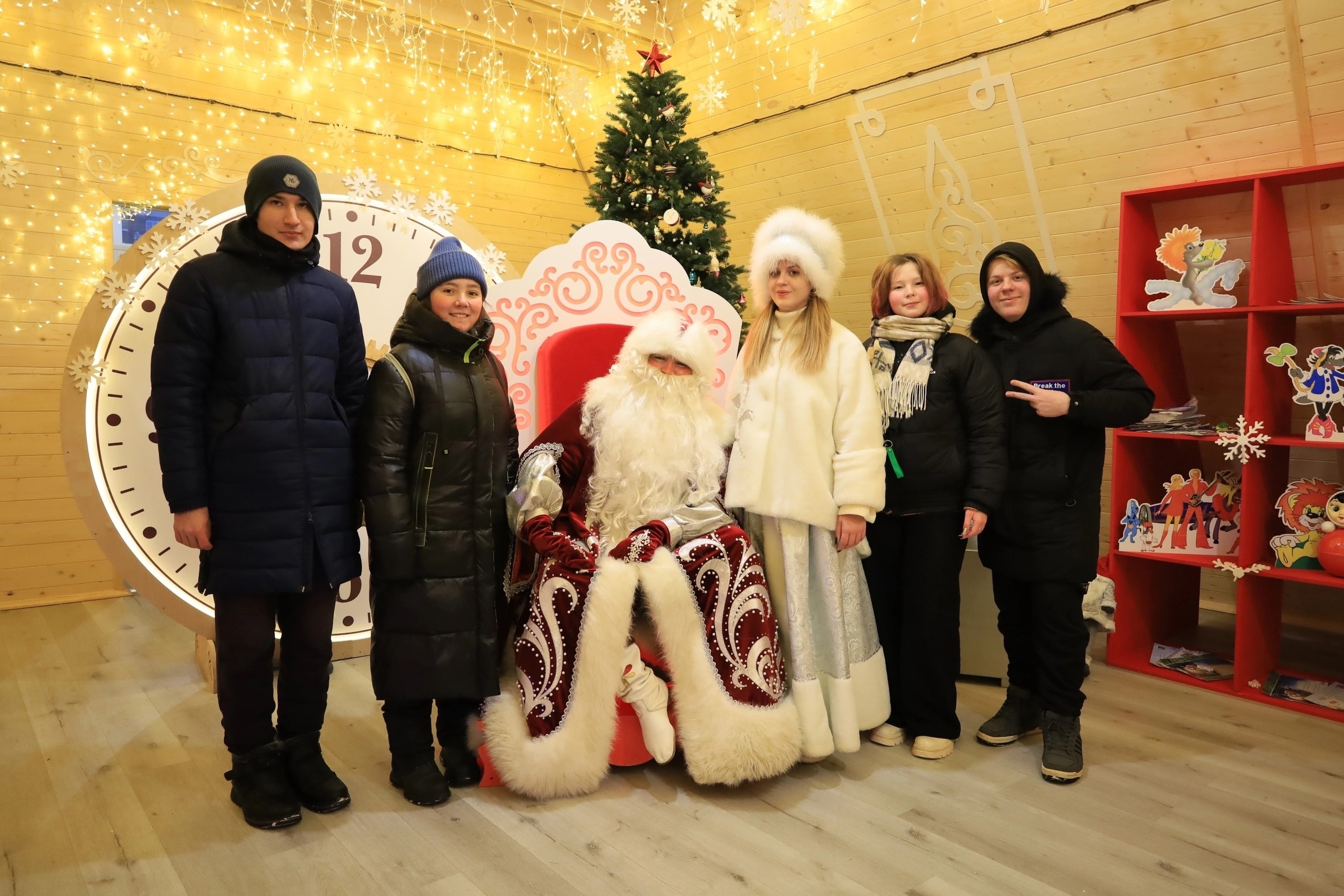 🎅 Педагоги и воспитанники клуба «Северный» приняли участие в работе резиденции Деда Мороза