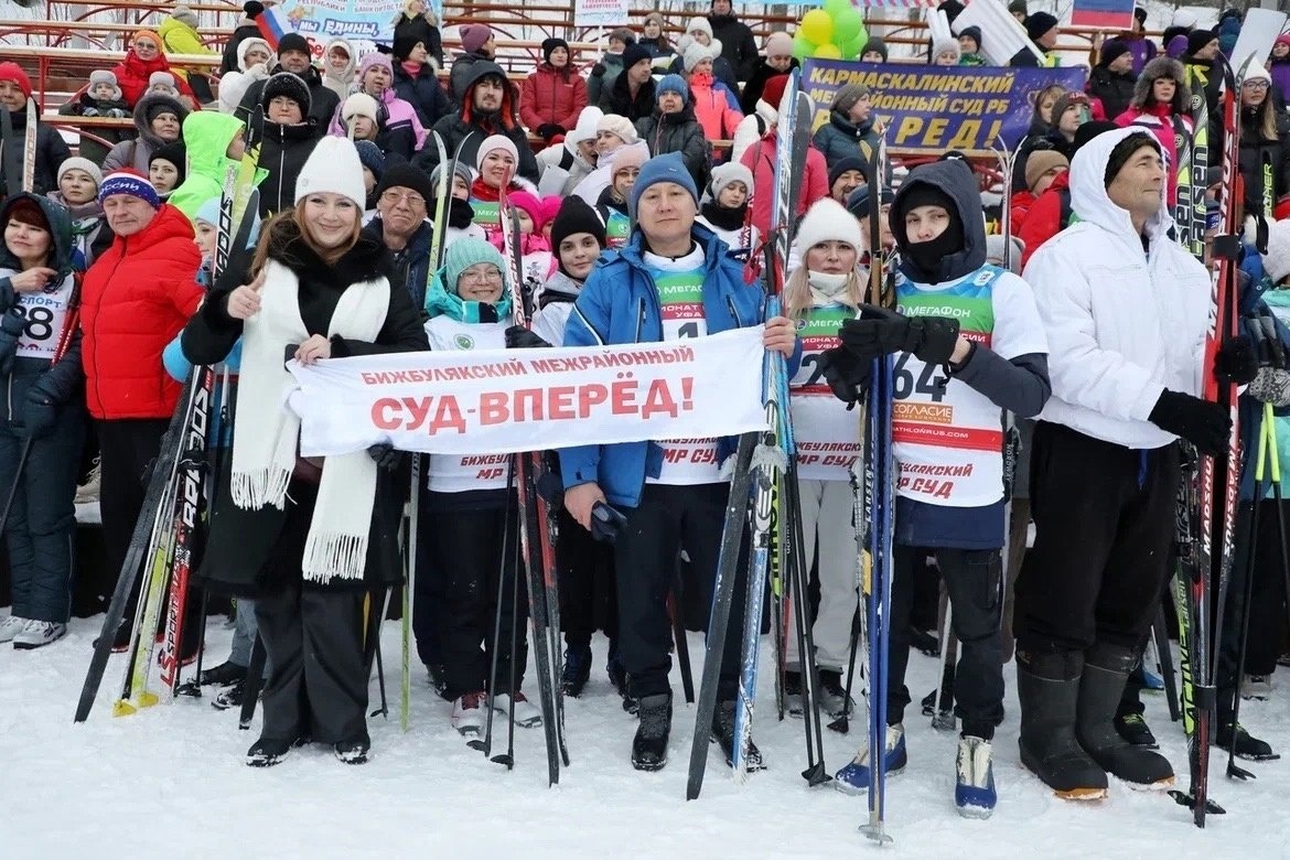 Сегодня в Уфе прошли пятые, юбилейные, соревнования по лыжным гонкам среди судей, ветеранов и работников судебной системы Республики Башкортостан в поддержку СВО