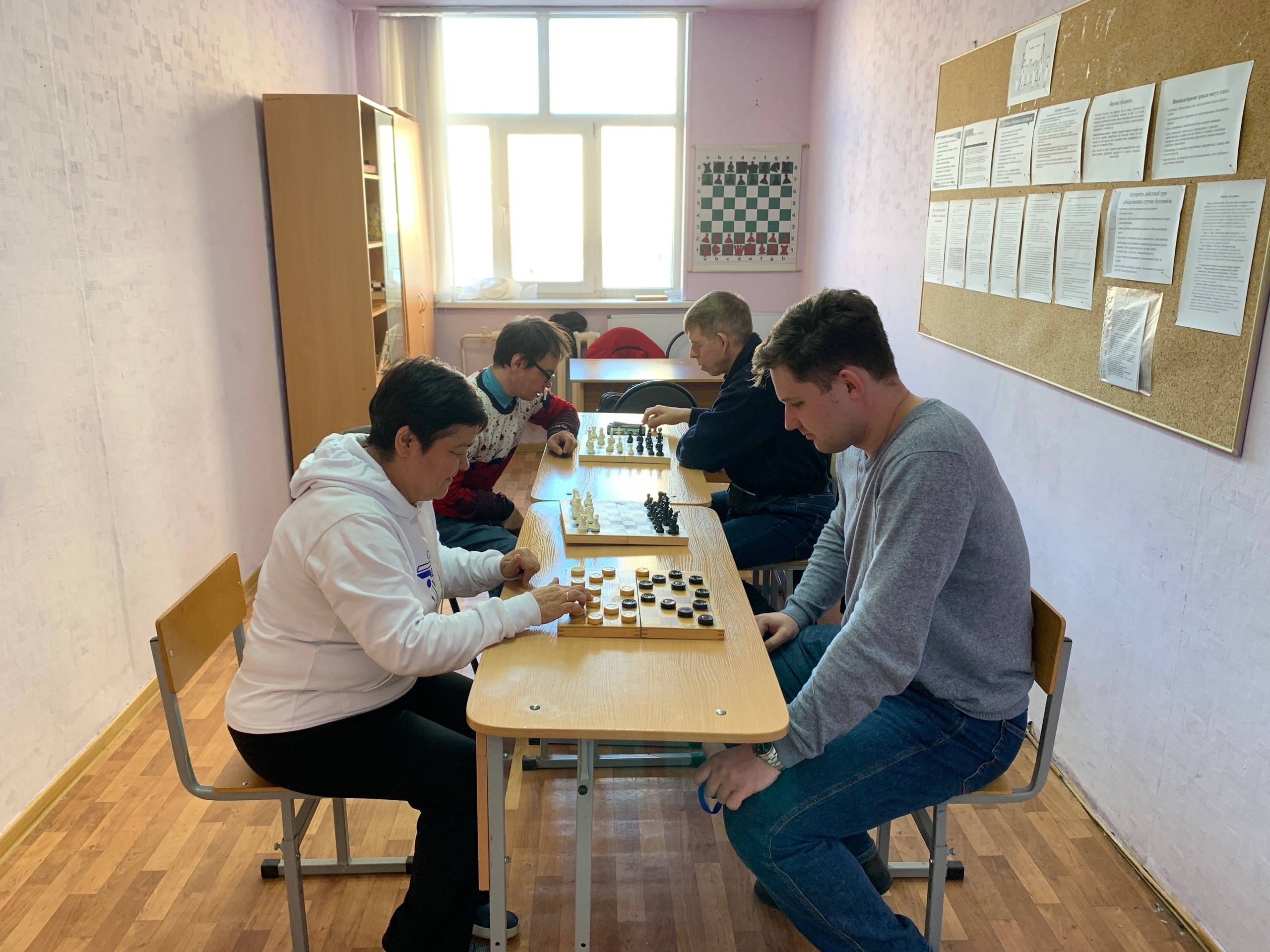 🇷🇺 В подростковом клубе «Северный» в дни выборов для избирателей УИКа №351 и №352 организованы мастер-класс по оригами и шахматный турнир