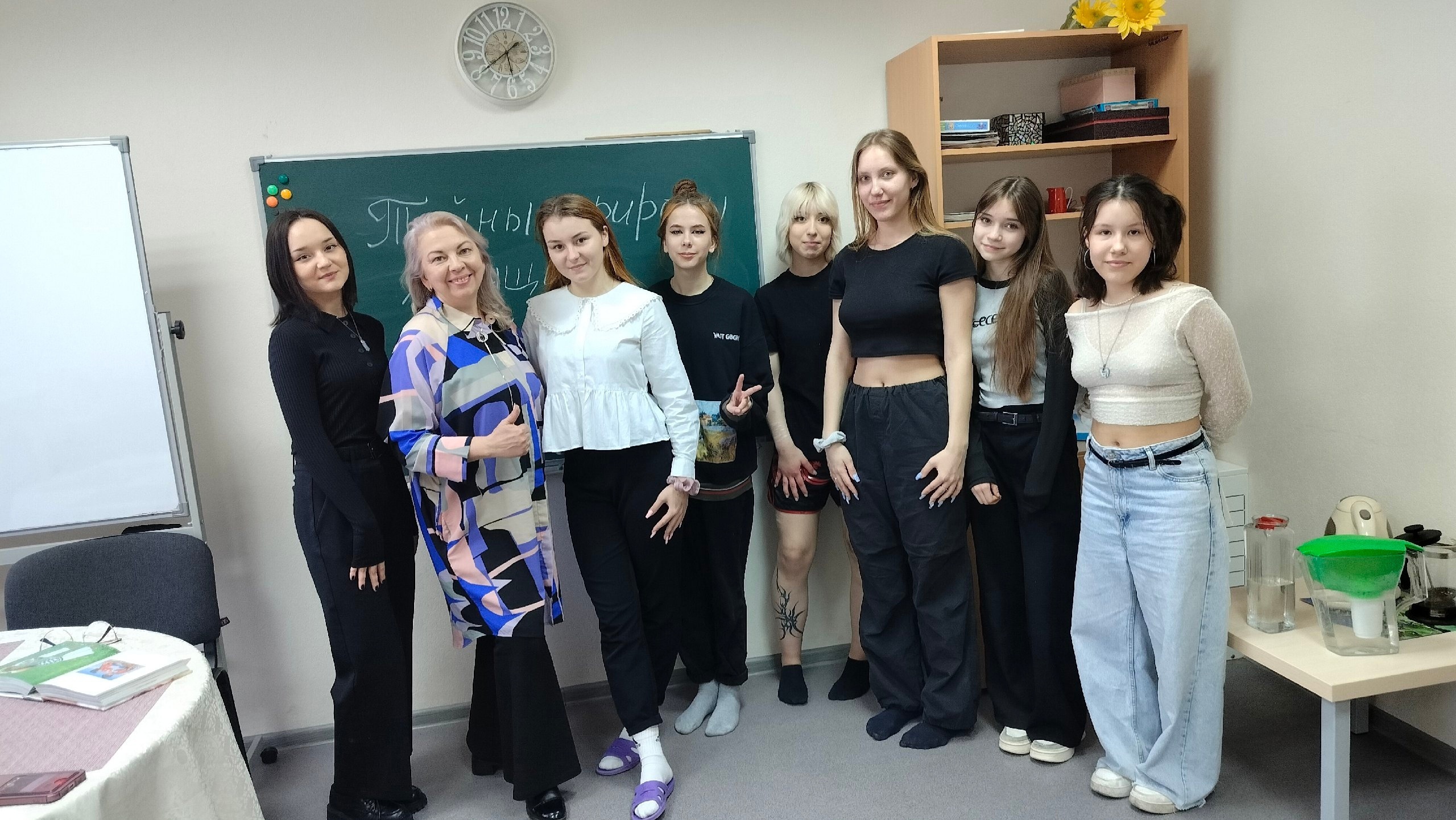 Психолог молодёжного центра "Вираж" Тарасова Гульнара провела лекторий для девушек-подростков «Тайны природы женщины»